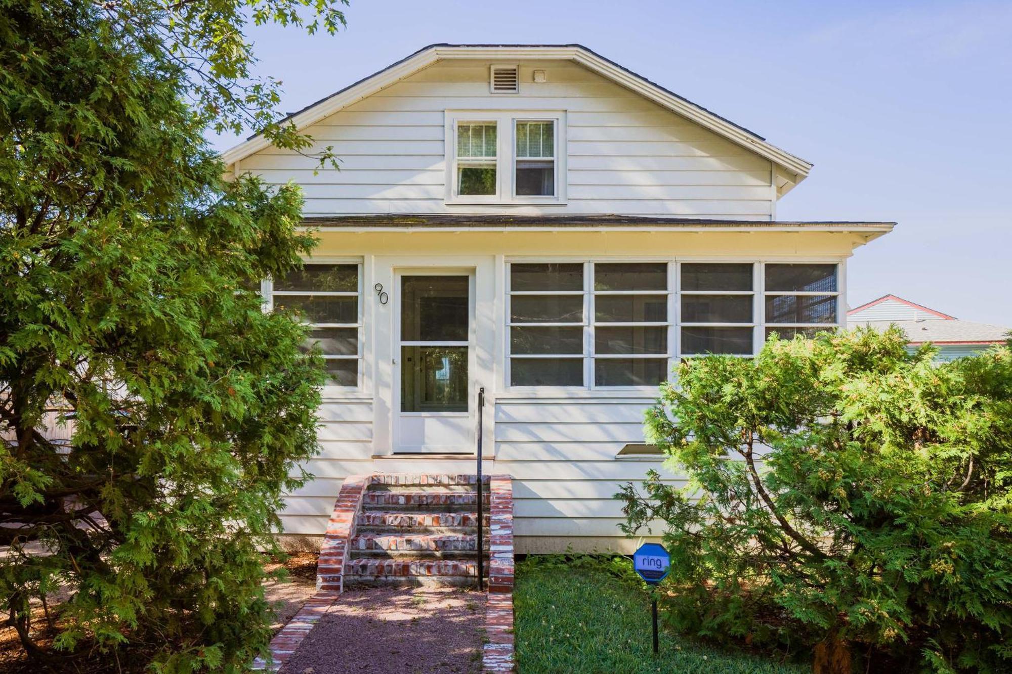 Queen City Bungalow & Cottages Burlington Exterior photo